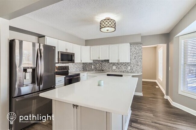 Foto del edificio - 1324 87th Ave N, Brooklyn Park, MN, 55444