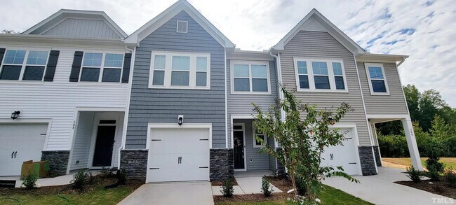 Building Photo - 304 Hazy Hills Ln