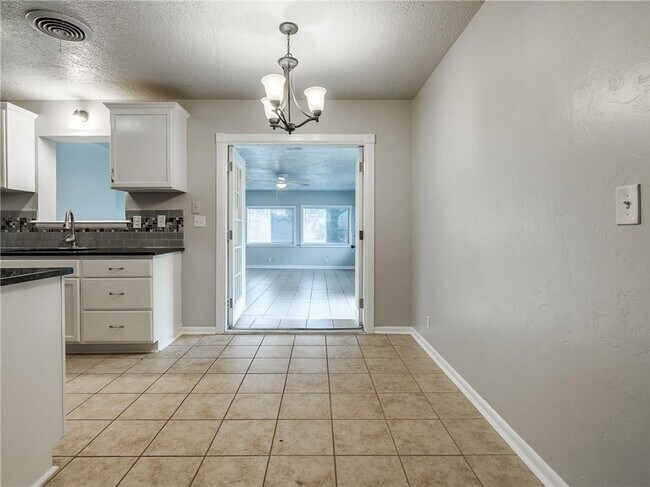 Foto del edificio - 2215 Beverly Hills St