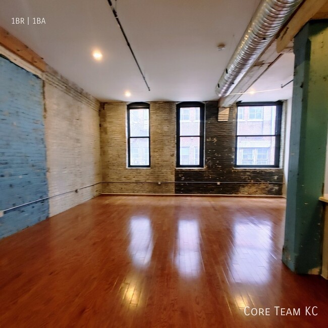 Foto del edificio - Large one bedroom loft in West Bottoms!