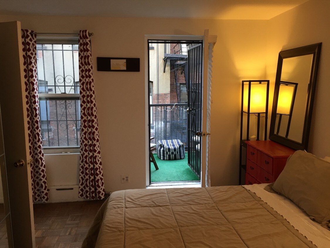 Foto principal - 52 E 13th St