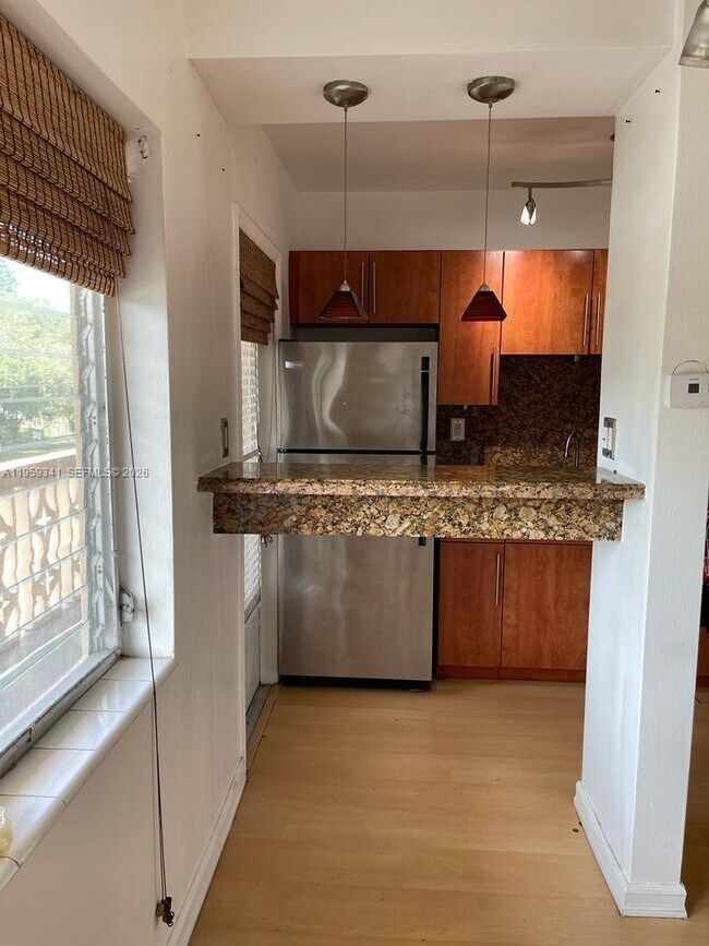 Foto del edificio - 1500 NE 127th St