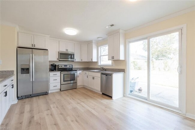 Building Photo - 3528 Chester St