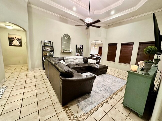 Building Photo - 10205 Manzanares Dr