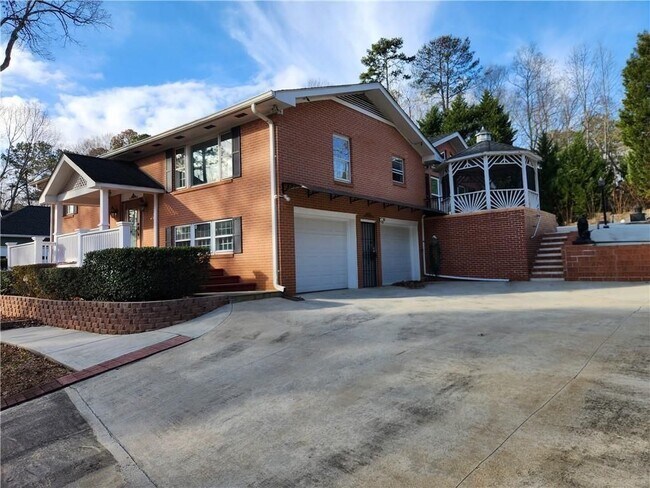 Foto del edificio - 2959 Pine Hill Dr