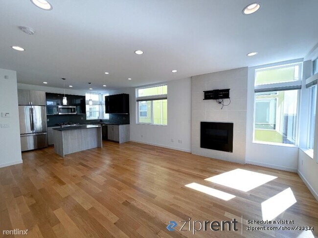 Building Photo - 3 br, 2.5 bath Townhome - 934 North 97th S...