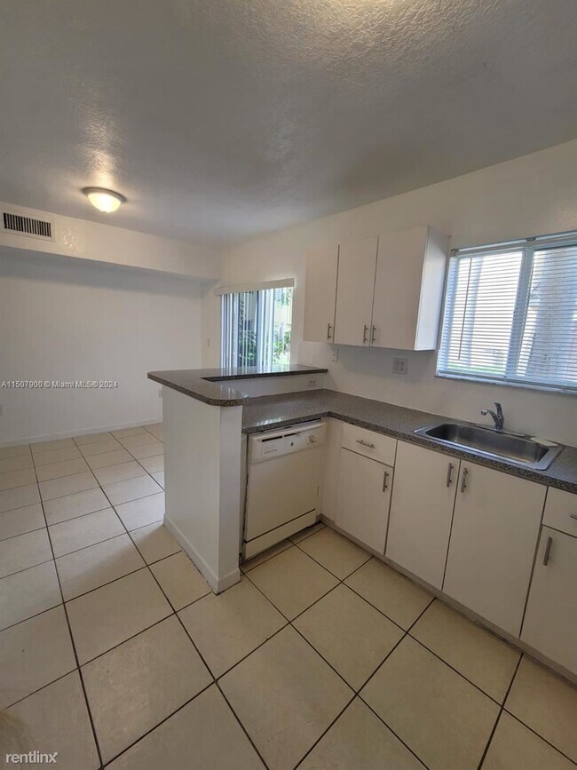 Foto del edificio - 3 br, 2 bath House - 3395 NE 9th Dr Unit 104
