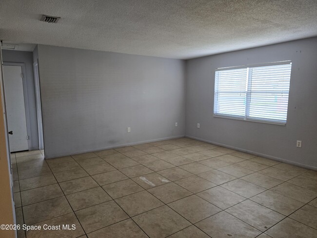 Foto del edificio - 125 Lucas Rd