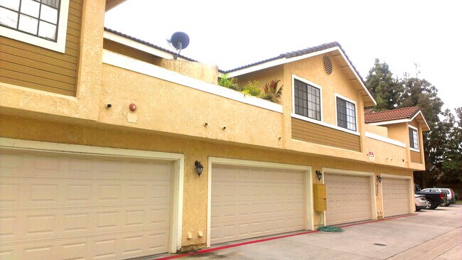 Building Photo - 5821 Kingman Ave