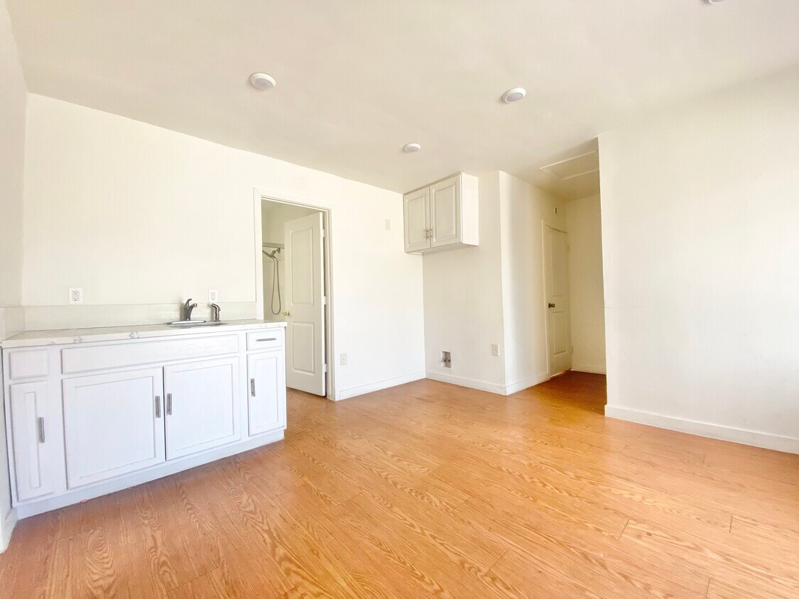 2305 S Burnside Ave Unit B, Los Angeles, CA 90016 Apartments in Los