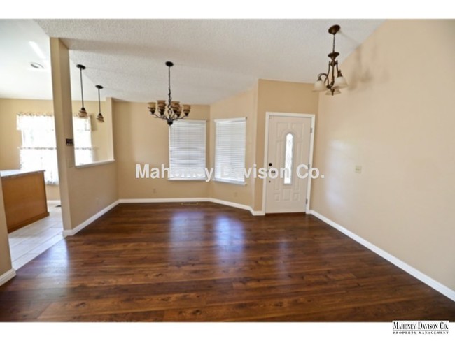 Building Photo - 873 Maria Dr