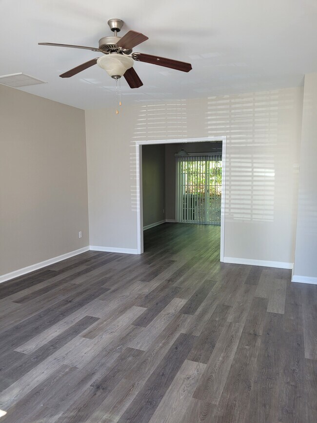 Foto del edificio - 3506 Midway Island Ct