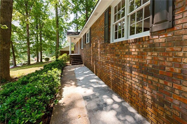 Building Photo - 3979 Potomac Dr NW