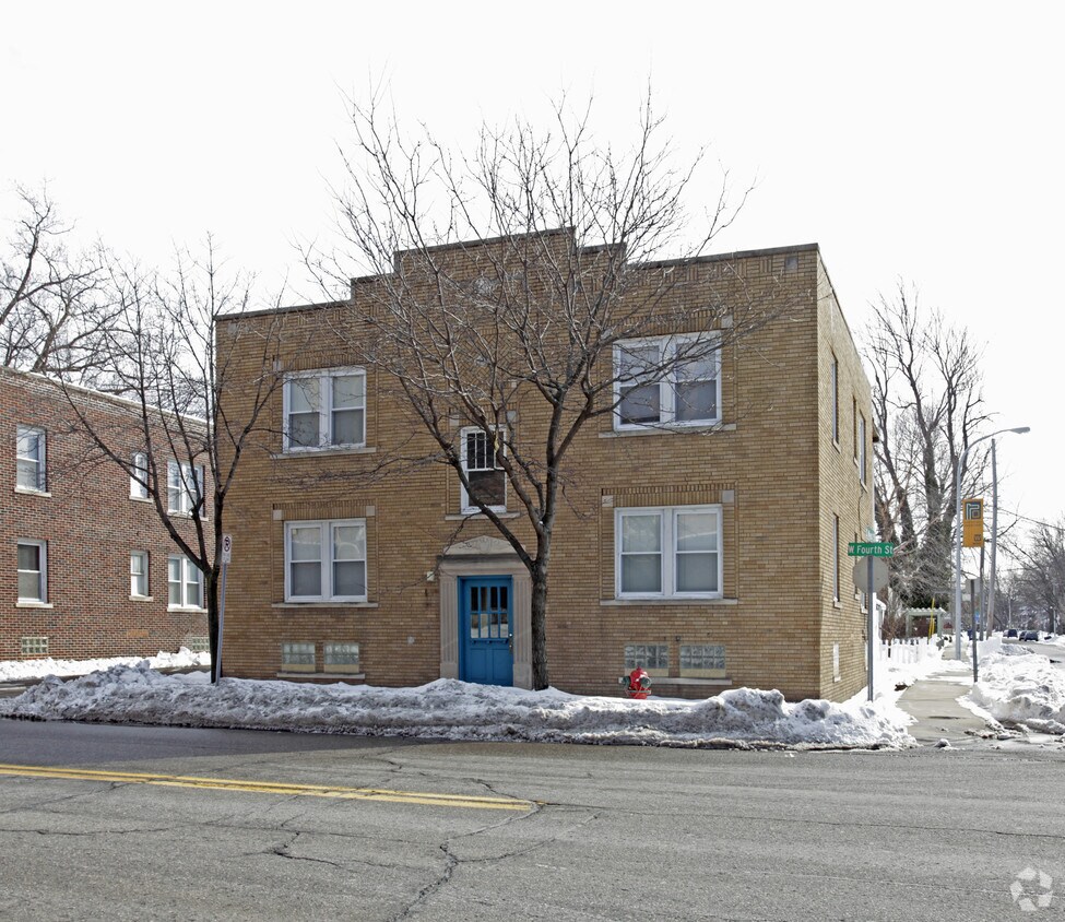 Foto principal - 419 W 4th St