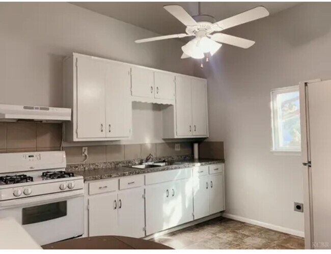 Foto del edificio - 514 N Harris St