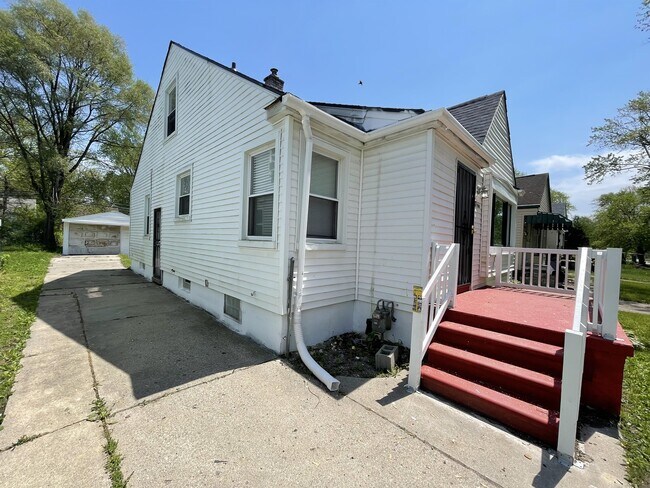 Building Photo - 18566 Appleton St