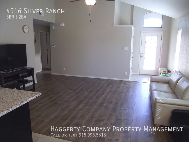 Building Photo - 4916 Silver Ranch Ave