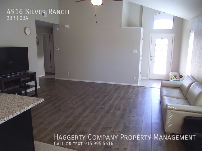 Foto del edificio - 4916 Silver Ranch Ave