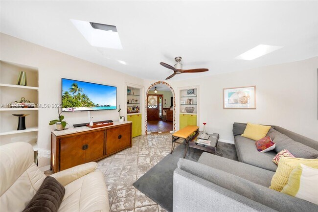 Foto del edificio - 1840 Tigertail Ave