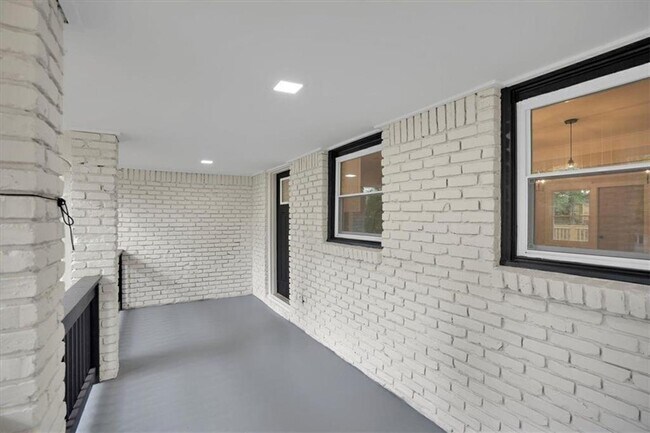 Foto del edificio - 2271 Cresta Dr