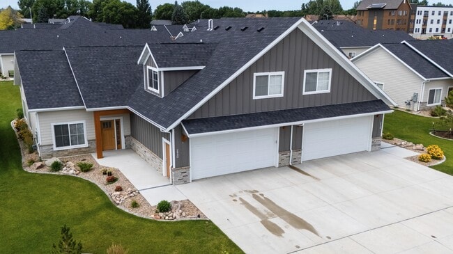 Building Photo - The Earl Twin Homes