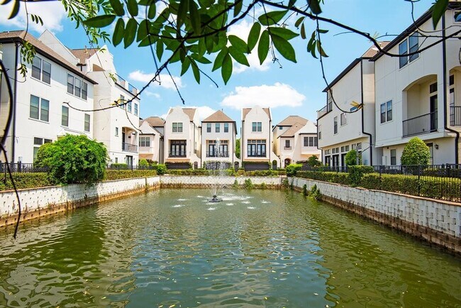 Foto del edificio - 9948 Woodwind Ln
