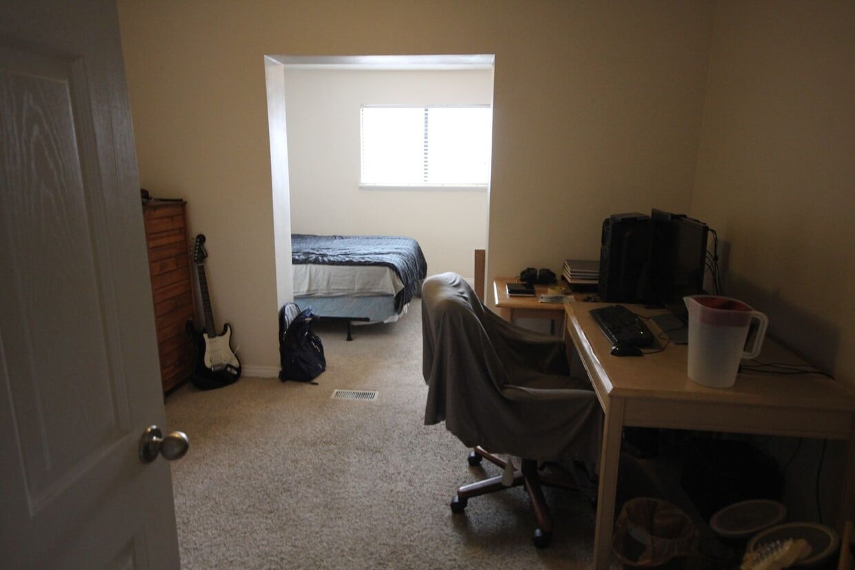 Building Photo - Huntington Condo