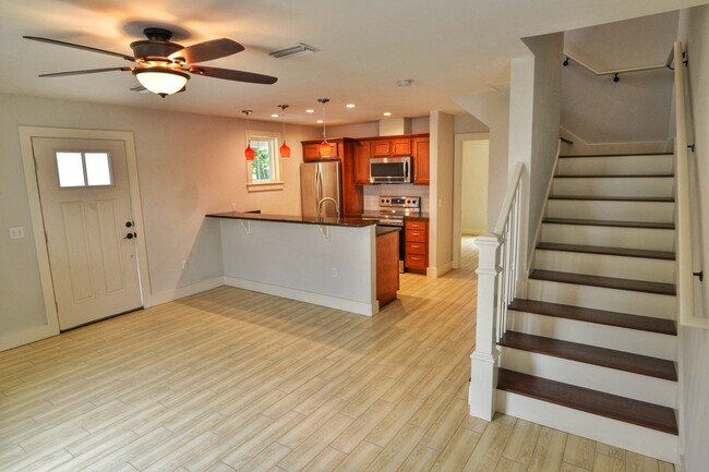 Building Photo - Freddie's Garden - Modern 3 Bedroom, 3 Bat...