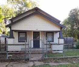 Building Photo - 207 NW 4th St