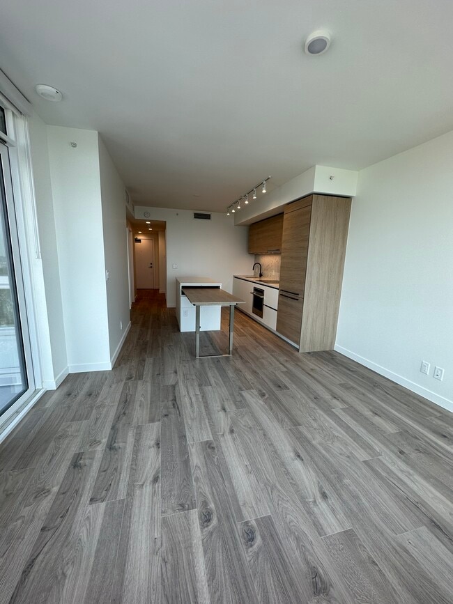 Building Photo - 10448 University Dr