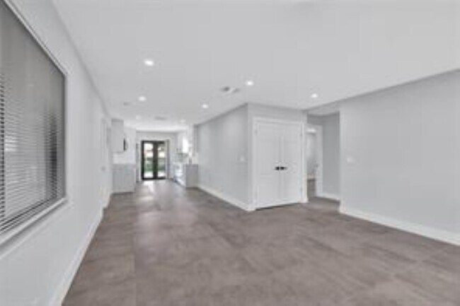 Foto del edificio - 4840 NE 5th Ave