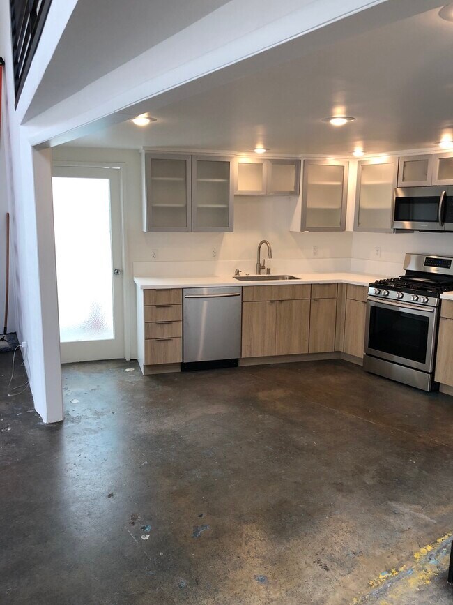 New Kitchen - 2450 Hunter St