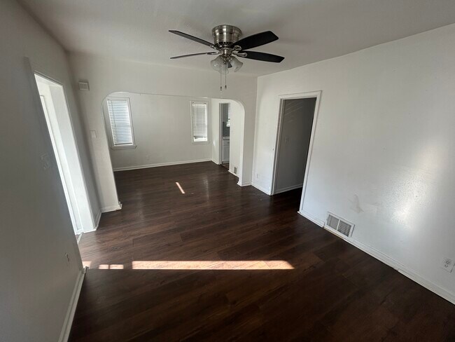 Foto del edificio - 5081 Wayburn St