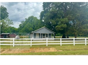 Building Photo - 4681 S River Rd