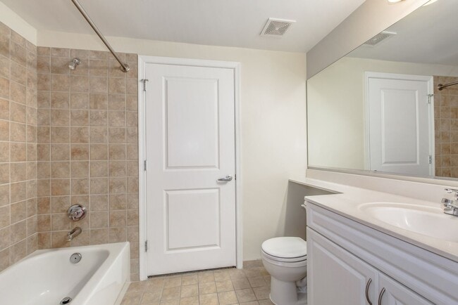 Photo - Centrally Located 1BD/1BA w Parking Chinat... Apartment