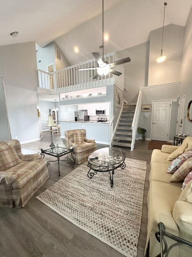 Building Photo - Spacious 4-Bedroom Beachside Condo in Gate...