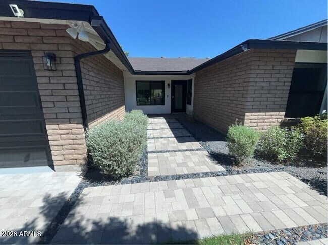 Building Photo - 6110 E Blanche Dr