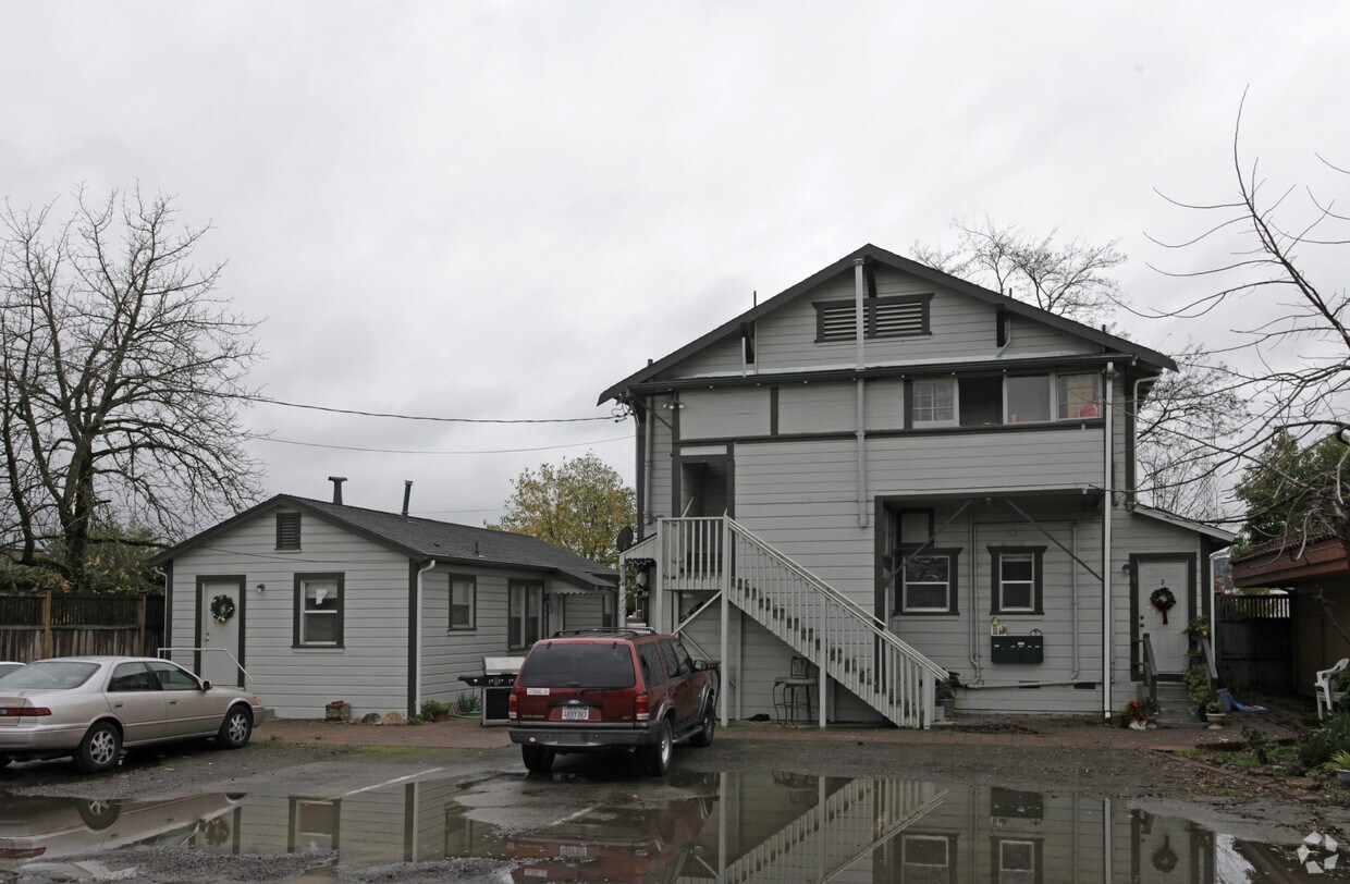 Foto principal - 311 Lakeville St