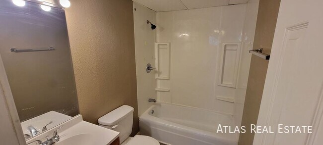 Building Photo - Cozy 2 bedroom 1 bathroom apartment in Ple...