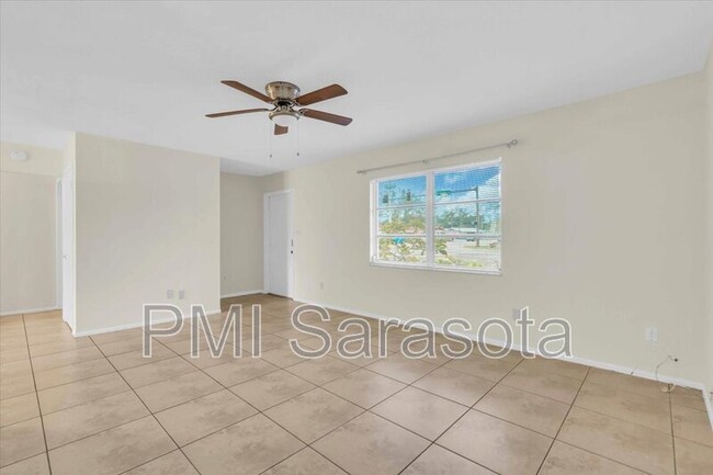 Foto del edificio - 2727 McIntosh Rd