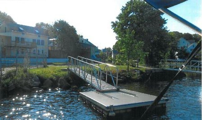 Foto del edificio - Beautiful 2 Bedroom Single Family House w/...