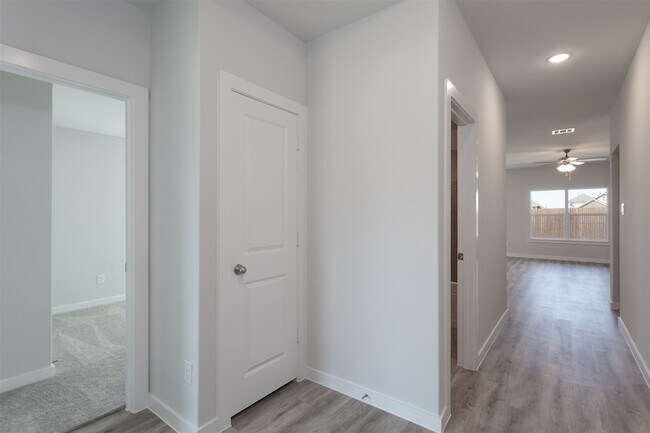 Foto del edificio - 512 Pepperbark Ave