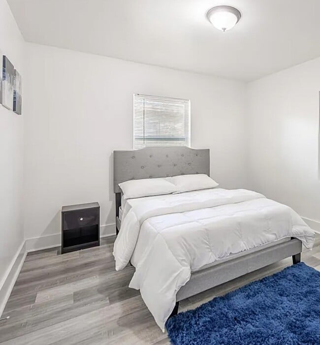 Building Photo - 3120 SW 12th Pl