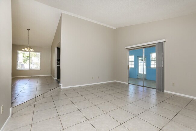 Building Photo - 1448 La Paloma Cir
