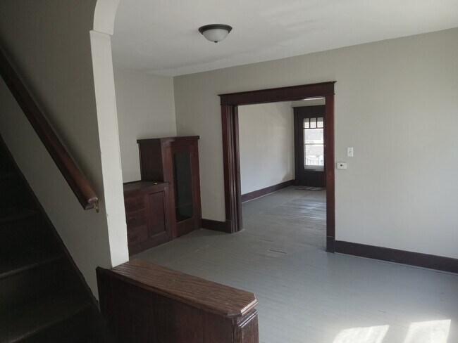 Building Photo - 318 S 18th St