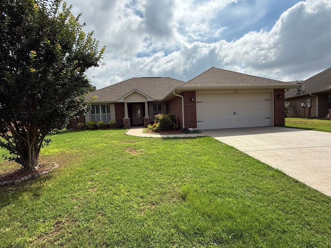 Primary Photo - Stunning 3-Bedroom, 2-Bathroom Home in Mad...