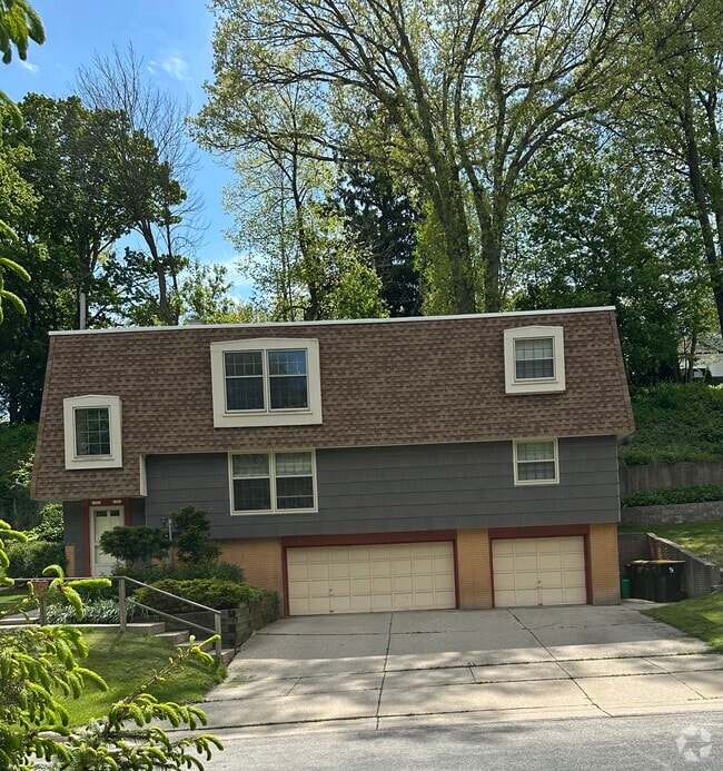Building Photo - 1331 Martha Washington Dr