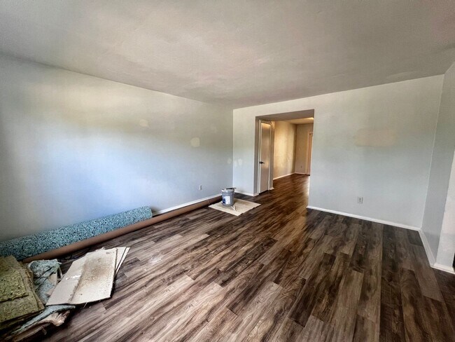 Foto del edificio - Three-bedroom, two-and-a-half bathrooms in...