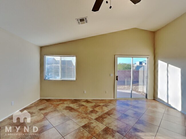 Foto del edificio - 9598 E Vendela St