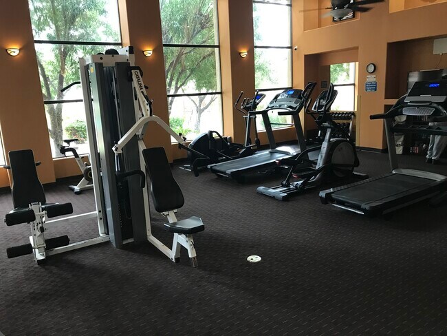 Foto del edificio - 10030 W Indian School Rd